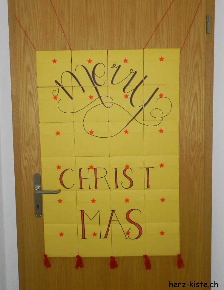 DIY Adventskalender aus Briefumschlägen um an die Türe zu hängen mit Lettering