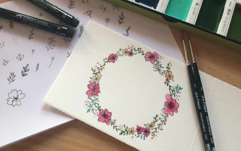 Blumenkränze malen als Verzierung für dein Lettering