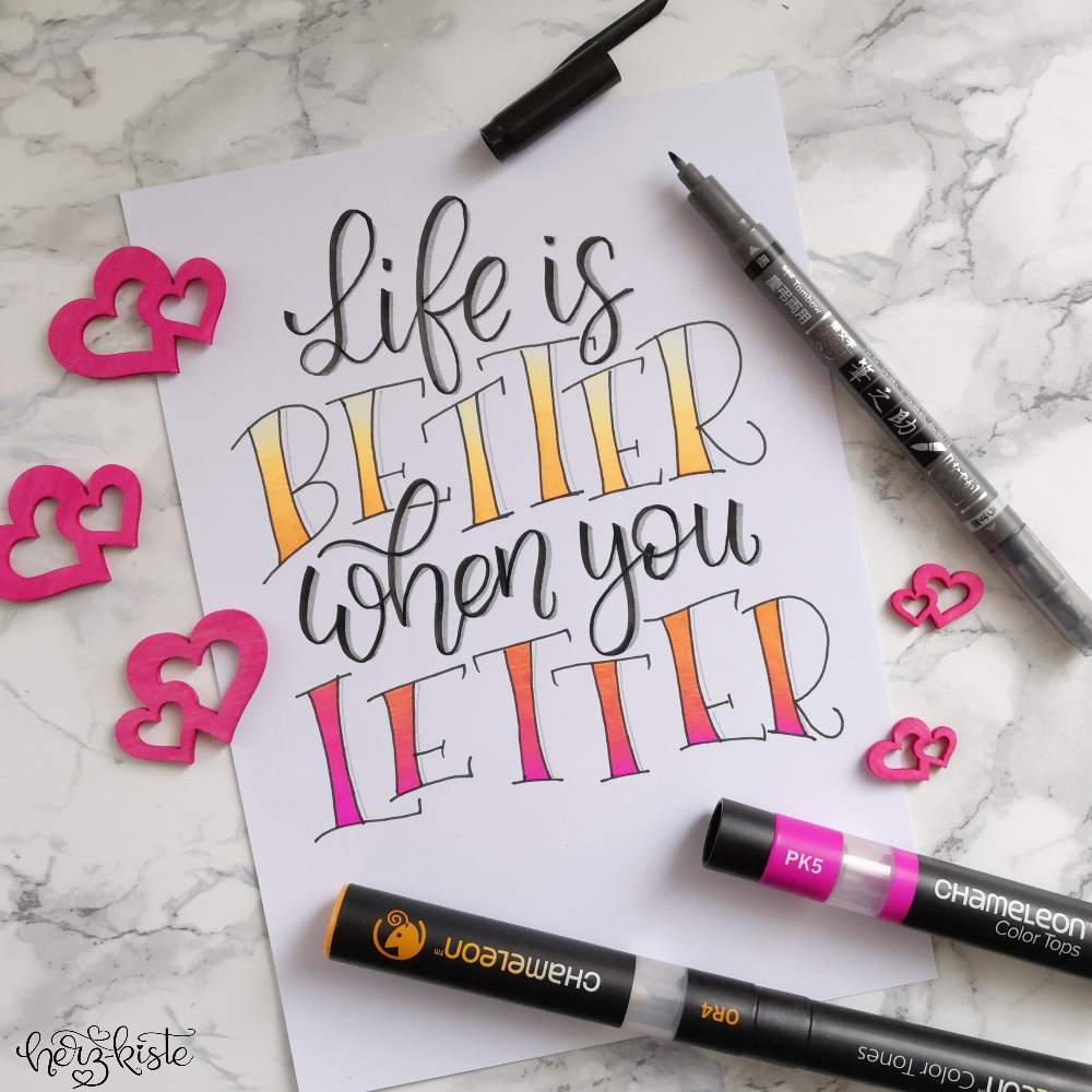 Handlettering mit bunten Farbübergängen: Life is better when you letter