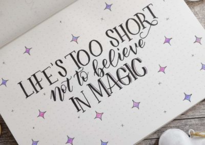 Life's too short not to believe in magic - Lettering in einem Heft