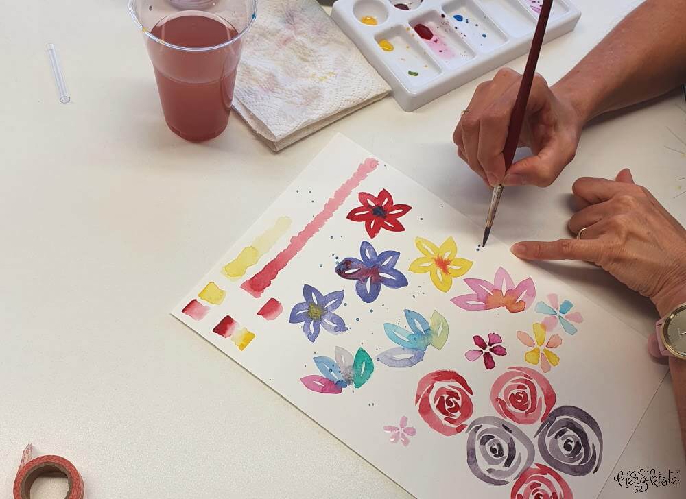 Aquarell Workshop Bild Teilnehmerin malt Blumen