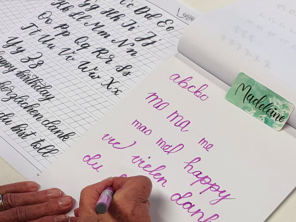 Brush Lettering lernen - Bild einer Teilnehmerin am Lettering Workshop