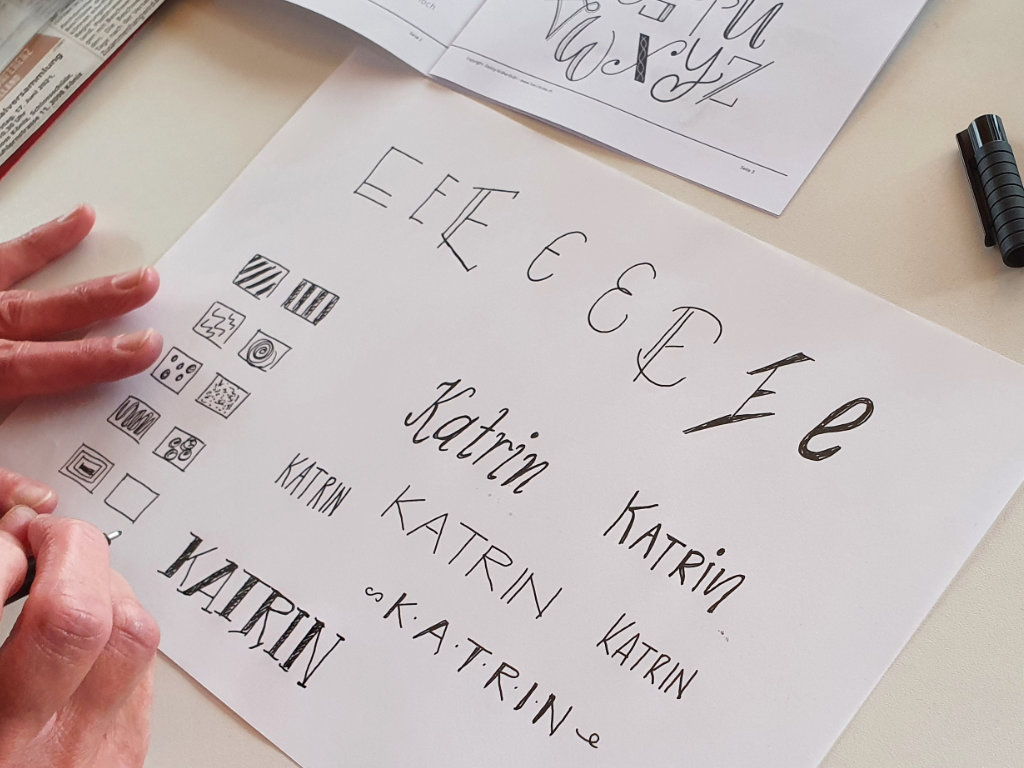 Handlettering Workshop Auszug vom Namen Katrin mit verschiedenen Schriftstilen